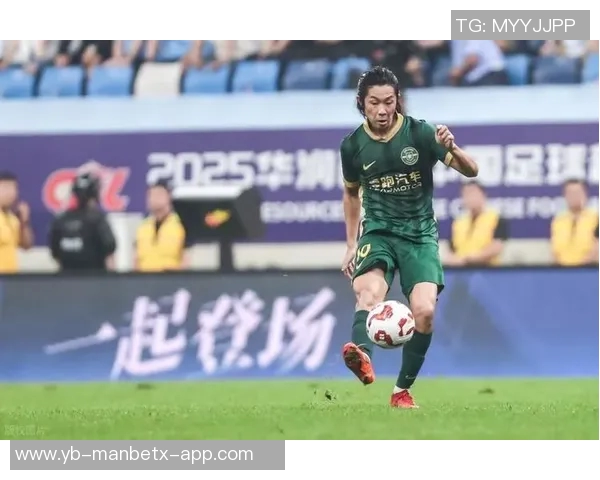 河南队凭李提香乌龙球领先浙江后防线三人染黄局势紧张 河南队凭李提香乌龙球领先浙江后防线三人染黄局势紧张