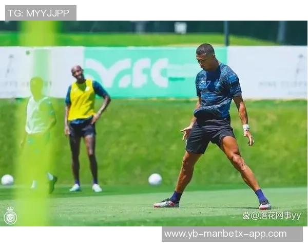 C罗社媒分享训练照展现拼搏精神本赛季已打入19球助攻3次 C罗社媒分享训练照展现拼搏精神本赛季已打入19球助攻3次